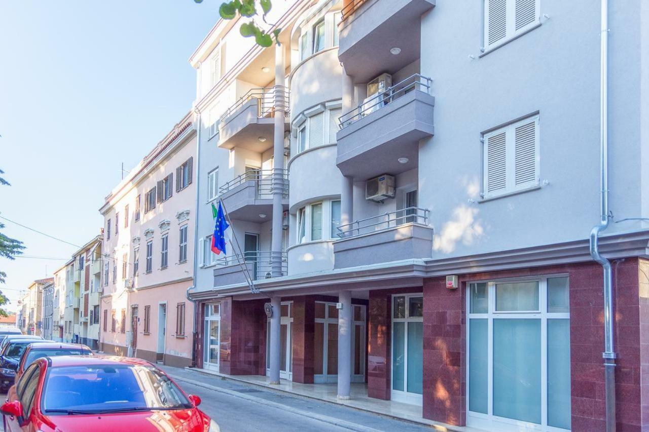 Sunny Corner In City Center With Free Parking Lejlighed Pula Eksteriør billede